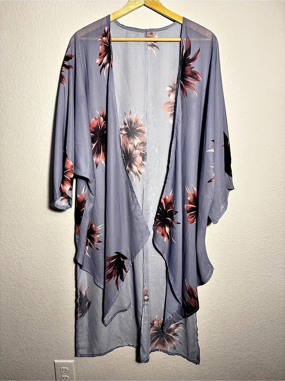 Floral purple Tunic size medium Like New boho feminine